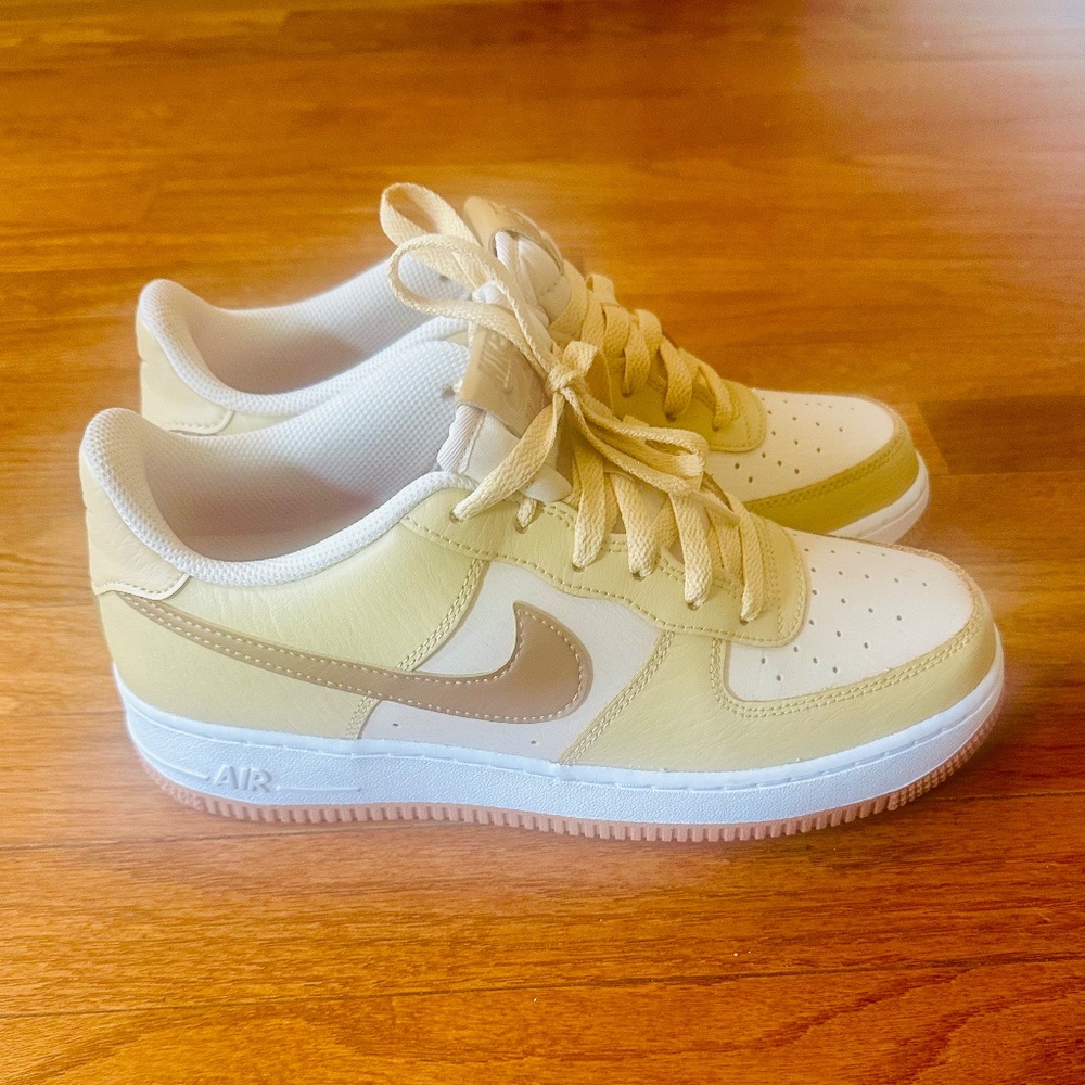 Nike Air Force 1 Low Youth Size 7 Beige Beige Cream Tan Neutral Sneakers